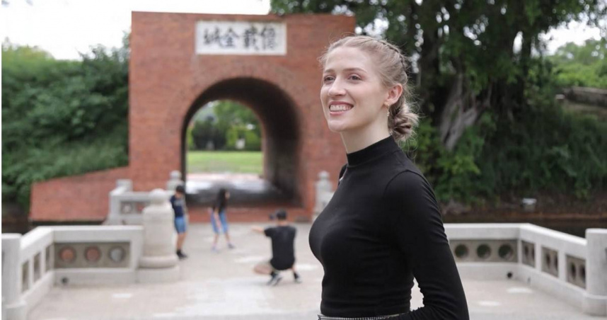 美籍正妹騎YouBike遊台南　倡導低碳輕旅行
