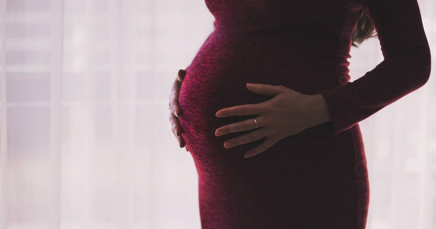 孕媽「整晚失眠」怕影響胎兒　婦產科名醫揭1重點