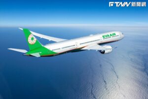 外資殺航空雙雄！兩天賣4萬張　網友沒在怕：飛機越賣越高 準備起飛