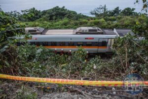 太魯閣事故車廂再勘驗　又見「1人骨碎片、1牙齒」全數送DNA鑑定
