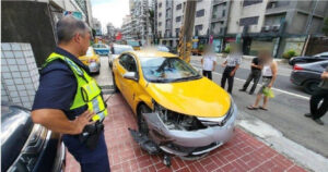 搶計程車飆上國道！基隆毒蟲爆胎竟「再度劫車」遭壓地海扁