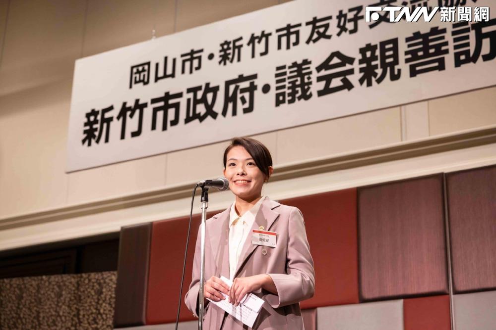 高虹安搭豪車跑行程挨酸「娘娘出巡」　市府反擊：生活奢侈會搭廉航出國考察？